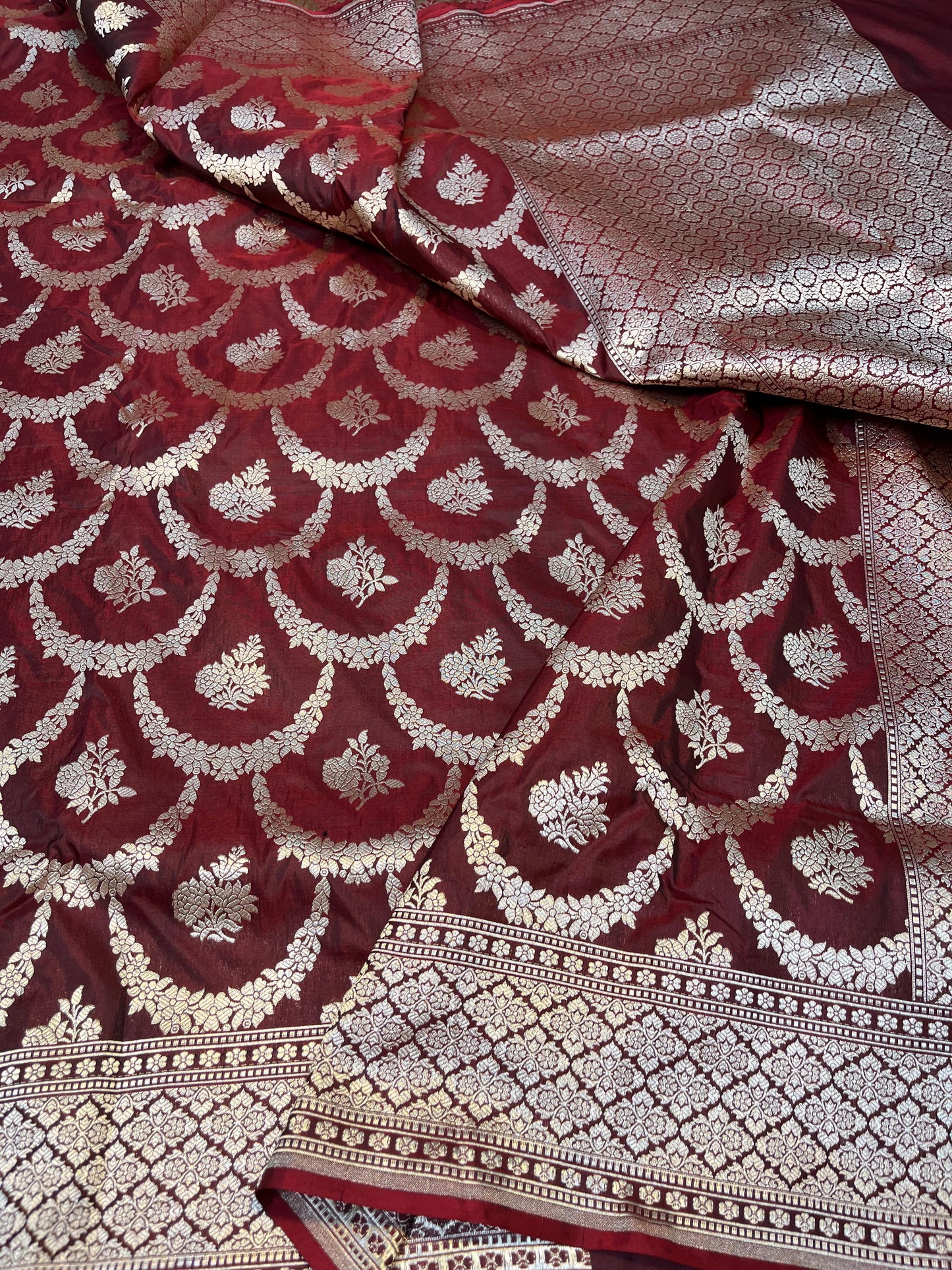 ✨ Elegant Maroon Banarasi Silk Saree ✨